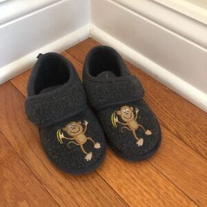 Kids slippers